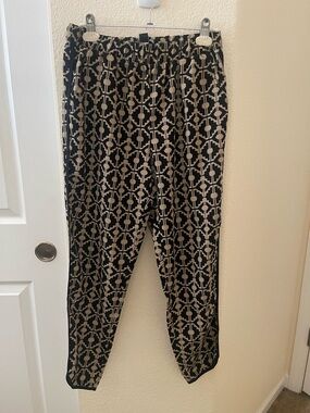 Forever 21 Black and Cream Geometric Print Pants